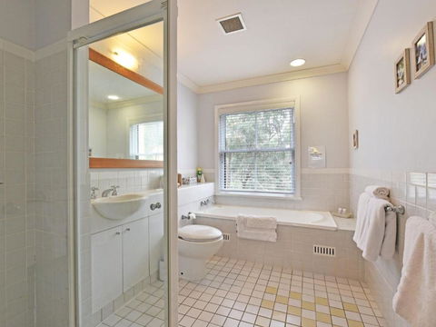 Villa Joie De Vie Located Within Cypress Lakes - Accommodation Noosa 4