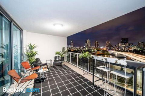 3br Stylish Apt CBD River & City Views SpaSaunaPoolWIFINetflix - Accommodation Noosa 0