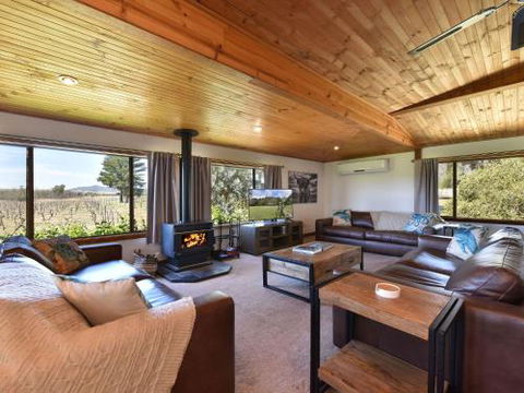 Soldiers Cottage Picturebook Vineyard Home - Accommodation Noosa 5