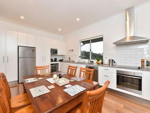 Kinloch Cottage Renovated To New On Daisy Hill Vineyard - Accommodation Noosa 0