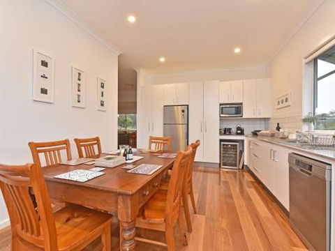 Kinloch Cottage Renovated To New On Daisy Hill Vineyard - Accommodation Noosa 5