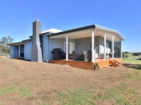 Kinloch Cottage Renovated To New On Daisy Hill Vineyard - Accommodation Noosa 4