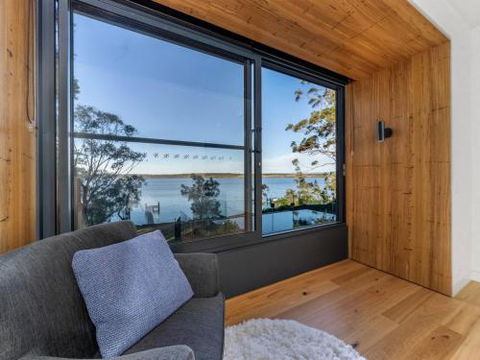 ESTUARY HOUSE Basin View 4pm Check Out Sundays - Accommodation Noosa 6