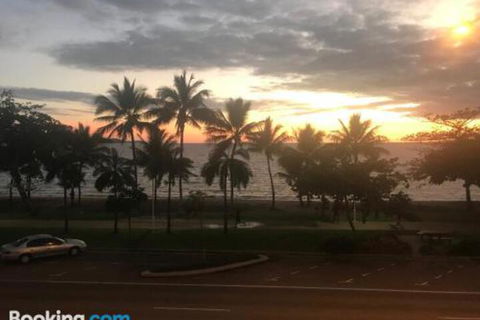 Townsville Strand Lighthouse Apartment 3 - Accommodation Noosa 1