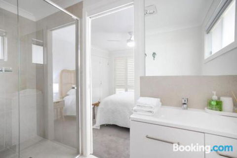 Lake Dreaming 4 Lulworth - Accommodation Noosa 3