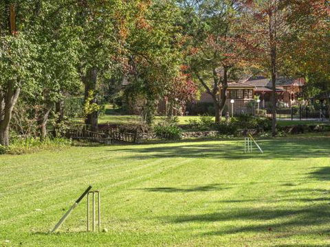 THE ELMS Berry Berry & Surrounds 4pm Check Out Sundays - Accommodation Noosa 5