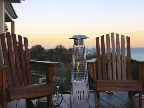 WHALE WATCH FOR FOUR Gerringong 4pm Check Out Sundays - Accommodation Noosa 0