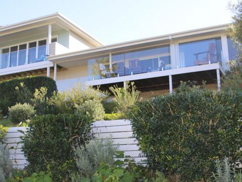 WHALE WATCH FOR FOUR Gerringong 4pm Check Out Sundays - Accommodation Noosa 5