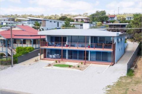 Almonta Apartments On The Water Front - Accommodation Noosa 0