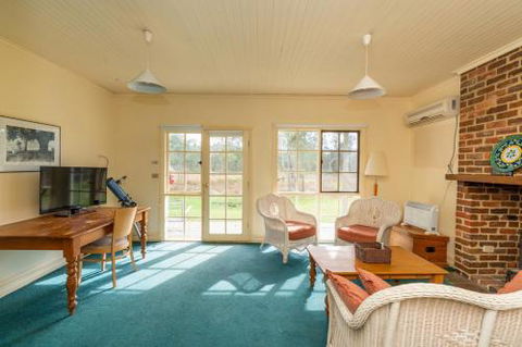 Acheron Valley Lakefront Cottages - Accommodation Noosa 6