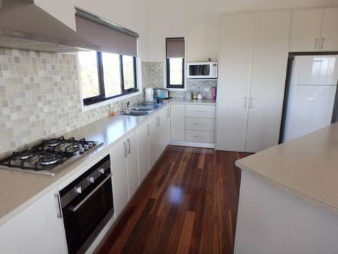 37 Oceanview Parade Sandy Point - Accommodation Noosa 3