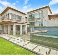 Beachfront Location 28 Mitchell Pde - Accommodation Noosa