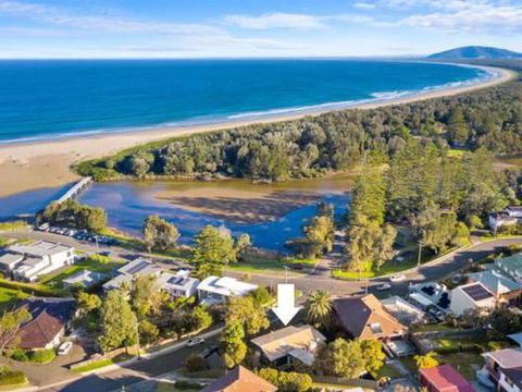 BOMBORA Gerroa 4pm Check Out Sundays - Accommodation Noosa 0