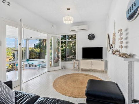 BOMBORA Gerroa 4pm Check Out Sundays - Accommodation Noosa 4