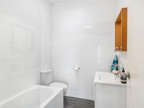 BOMBORA Gerroa 4pm Check Out Sundays - Accommodation Noosa 6