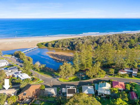 BOMBORA Gerroa 4pm Check Out Sundays - Accommodation Noosa 1