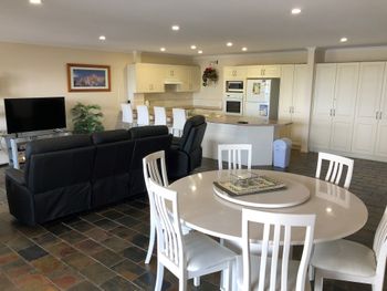 Nelson Towers Unit 41 / 71 Victoria Parade - Accommodation Noosa 4