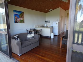 #22 Korora Palms 1 Bedroom Bure - Accommodation Noosa 3