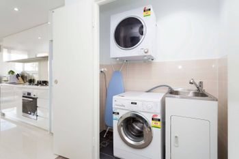 Executive Designer Apartment With Pool + Parking - Accommodation Noosa 1