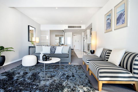 H Residences 2 Bedroom Ocean View In Surfers Paradise - Accommodation Noosa 1
