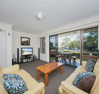 Tradewinds Unit 1 / 110 Victoria Parade - Accommodation Noosa