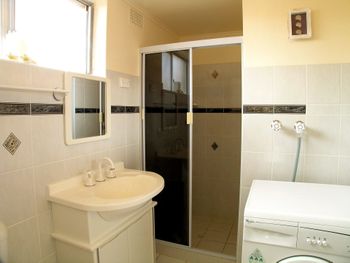 Shipmates Unit 4 / 51 Christmas Bush Avenue - Accommodation Noosa 4