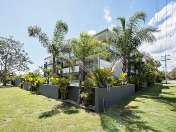 Shoal Bay Beachclub Level 1 Bayside 12 - Accommodation Noosa 2