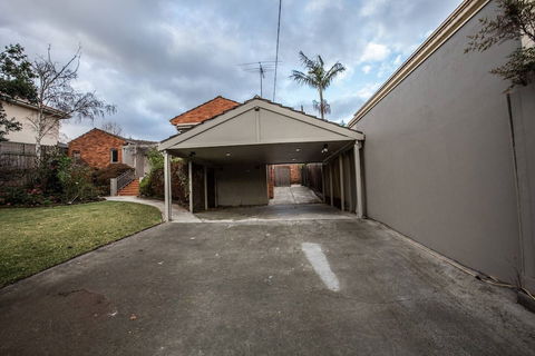 Lots Love Life Garden View Amazing Five Bedrooms - Accommodation Noosa 3