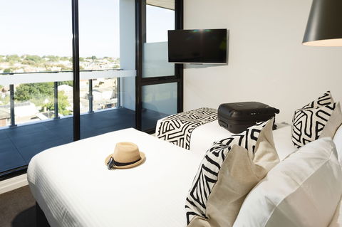R Hotel Geelong - Accommodation Noosa 2