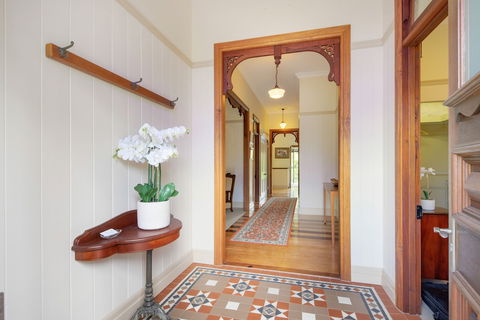The Guesthouse - Accommodation Noosa 2