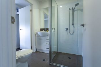 Watt Street 1 BR Apartment W Ocean Views - Accommodation Noosa 2