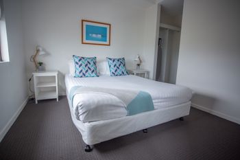 Watt Street 1 BR Apartment W Ocean Views - Accommodation Noosa 3