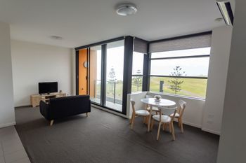 Watt Street 1 BR Apartment W Ocean Views - Accommodation Noosa 4