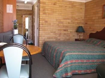 Dragon & Phoenix Motel - Accommodation Noosa 2