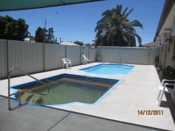 Dragon & Phoenix Motel - Accommodation Noosa 1