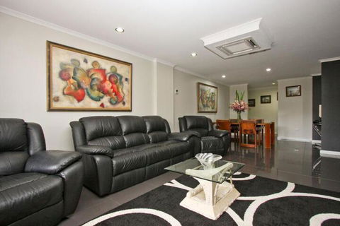 Nautilos On The Harbour - Accommodation Noosa 3