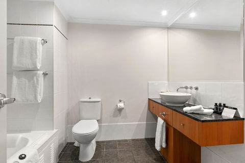 Poolside Apt In Alamanda Beachfront Resort 67 - Accommodation Noosa 6
