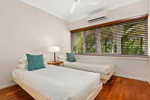 Poolside Apt In Alamanda Beachfront Resort 67 - Accommodation Noosa 4