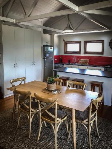 Samphire Beach House - Accommodation Noosa 5