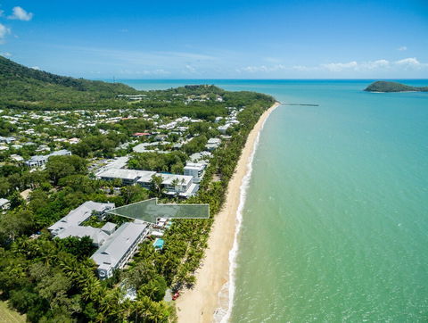 Poolside Alamanda Beachfront Resort 88 - Accommodation Noosa 0