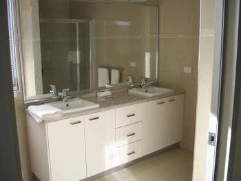 Harbour Views - Accommodation Noosa 1