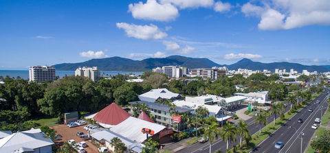 Cairns Holiday Lodge - Accommodation Noosa 2