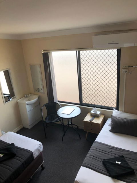 Kingsford Riverside Inn - Accommodation Noosa 2