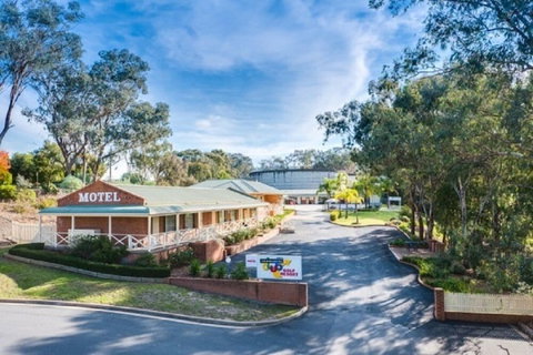 Commercial Golf Resort - Accommodation Noosa 0