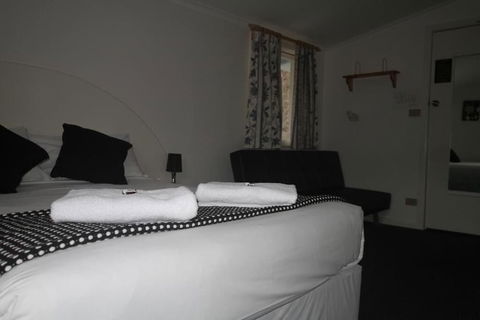 Black Bear Inn - Accommodation Noosa 6