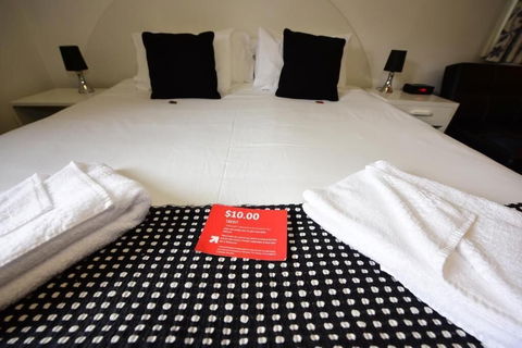 Black Bear Inn - Accommodation Noosa 4