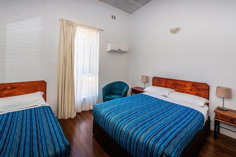 Diggers Tavern - Accommodation Noosa 4