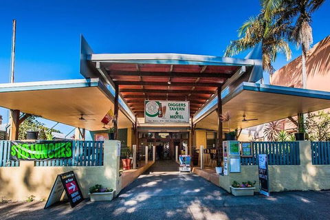 Diggers Tavern - Accommodation Noosa 1