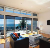 Penguin Waterfront Escape - Accommodation Noosa