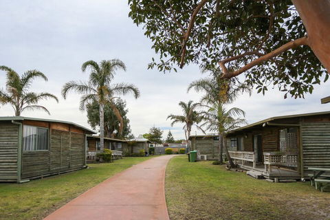 Lazy Acre Log Cabins - Accommodation Noosa 1